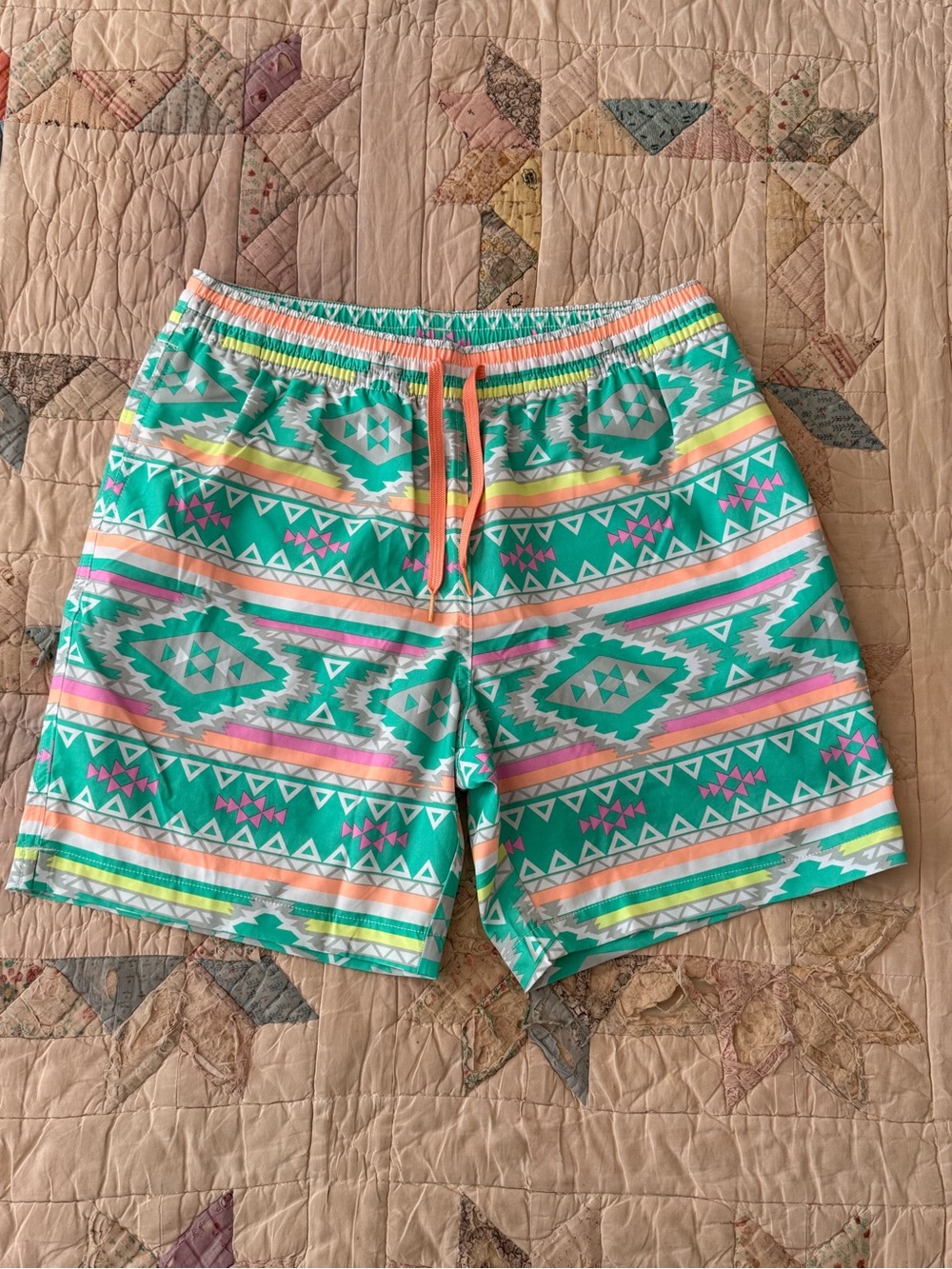 Chubbies 7” Swim Trunks | Mens Medium | Pastel Aztec | Mesh Lined | Like New
